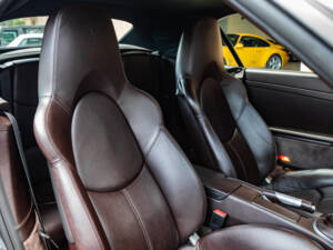 Bild 32/50 von Porsche 911 Carrera 4S (2006)