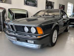 Image 4/23 de BMW 635 CSi (1985)