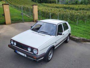 Afbeelding 2/14 van Volkswagen Golf Mk II GTi 16V 1.8 (1988)