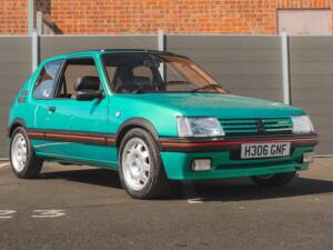 Bild 1/50 von Peugeot 205 GTi 1.9 (1991)