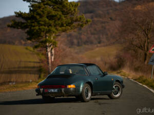 Image 15/79 of Porsche 911 SC 3.0 (1983)