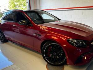 Image 37/50 of Mercedes-Benz E 63 AMG T (2017)