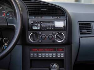 Bild 79/92 von BMW 325i (1994)