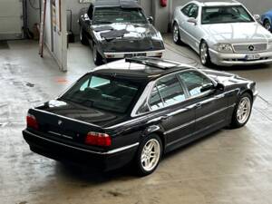 Immagine 48/48 di BMW 740i (2001)