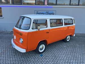 Afbeelding 1/25 van Volkswagen T2b minibus (1974)