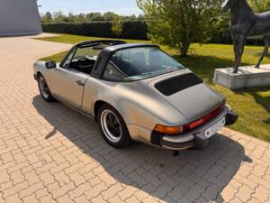 Image 21/88 of Porsche 911 Carrera 3.2 (1985)