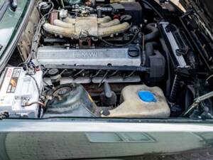 Bild 46/47 von BMW 320i (1990)