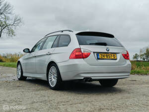 Image 12/32 of BMW 330xi Touring (2005)