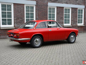 Image 4/13 de Alfa Romeo 1750 GT Veloce (1969)