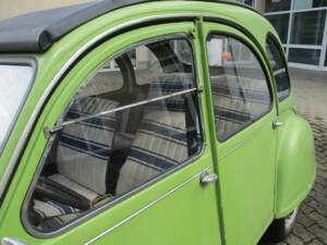 Image 14/48 of Citroën 2 CV 6 (1984)