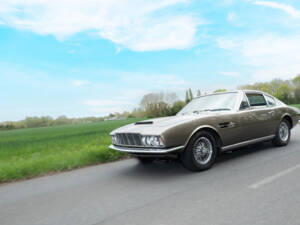 Image 2/16 de Aston Martin DBS Vantage (1968)