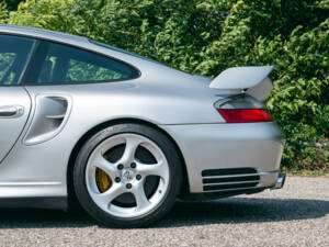 Image 12/80 of Porsche 911 GT2 (2001)