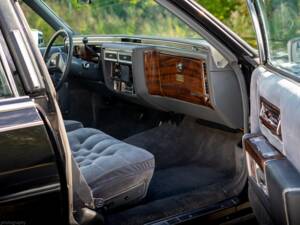 Bild 15/38 von Cadillac Brougham Elegance (1988)