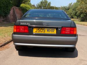 Immagine 4/29 di Mercedes-Benz 500 SL (1992)