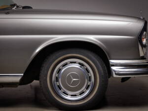 Image 9/46 of Mercedes-Benz 280 SE 3,5 (1971)