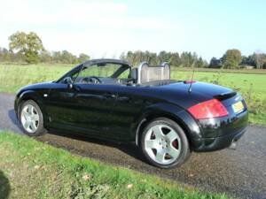 Image 3/7 of Audi TT 1.8 T (2000)