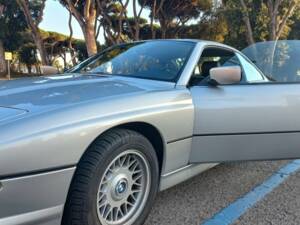 Image 7/7 of BMW 850i (1992)