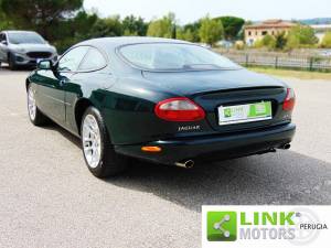 Image 4/9 of Jaguar XKR (1999)