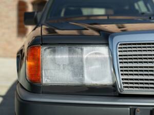 Image 9/50 of Mercedes-Benz 200 TE (1993)