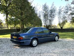 Image 5/24 of Mercedes-Benz 500 E (1993)