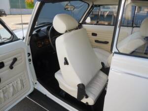 Image 17/45 de Volkswagen Coccinelle 1303 LS (1978)
