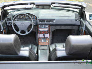 Image 12/50 of Mercedes-Benz 300 SL-24 (1993)