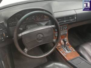 Image 28/54 of Mercedes-Benz 500 SL (1991)