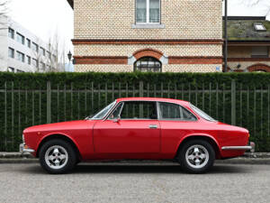 Image 5/36 of Alfa Romeo 2000 GT Veloce (1972)