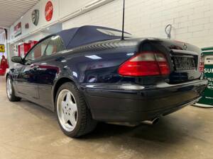 Image 12/17 of Mercedes-Benz CLK 320 (2001)