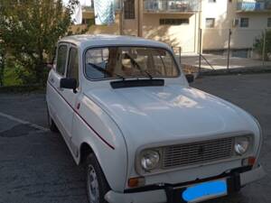 Image 2/6 de Renault R 4 GTL (1991)