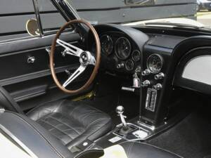 Image 25/40 of Chevrolet Corvette Sting Ray Convertible (1966)