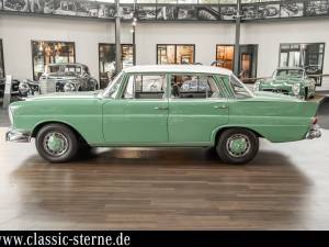Image 2/15 of Mercedes-Benz 220 S b (1963)