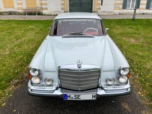 Image 2/75 of Mercedes-Benz 280 SE 3,5 (1971)