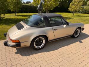 Image 16/88 of Porsche 911 Carrera 3.2 (1985)