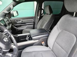 Image 30/62 of Dodge Ram 1500 (2020)