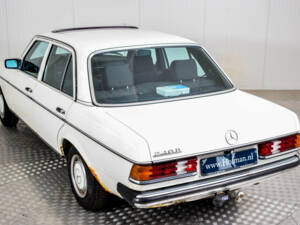 Immagine 36/46 di Mercedes-Benz 240 D (1982)