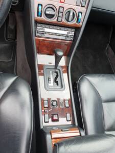 Imagen 72/94 de Mercedes-Benz 300 CE-24 3.4 AMG (1992)