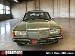 Bild 4/15 von Mercedes-Benz 200 (1983)