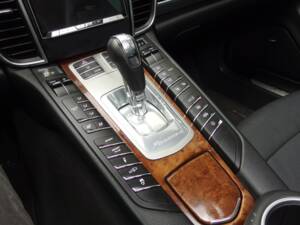Image 60/98 of Porsche Panamera S (2010)