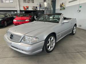 Image 32/60 of Mercedes-Benz SL 500 &quot;Silver Arrow&quot; (2002)