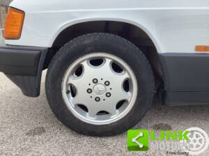 Image 9/10 of Mercedes-Benz 190 E 1.8 (1992)