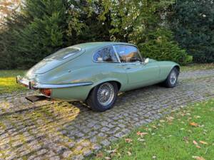 Bild 16/31 von Jaguar E-Type V12 (2+2) (1972)