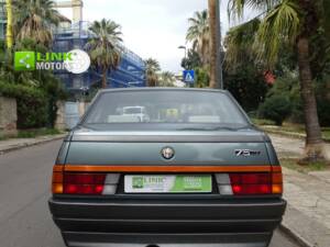 Image 4/10 de Alfa Romeo 75 1.8 (1988)