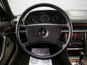 Bild 16/25 von Mercedes-Benz 280 SE (1985)