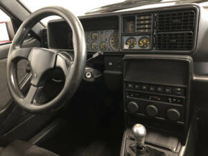 Image 28/33 of Lancia Delta HF Integrale Evoluzione I (1992)