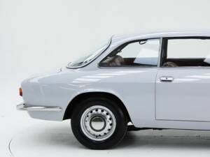 Bild 13/15 von Alfa Romeo Giulia 1300 GT Junior (1971)