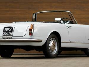 Image 7/50 of Alfa Romeo 2600 Spider (1964)