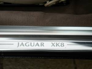 Image 28/50 of Jaguar XK8 4.0 (2006)