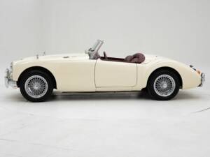 Image 8/15 de MG MGA 1600 (1962)