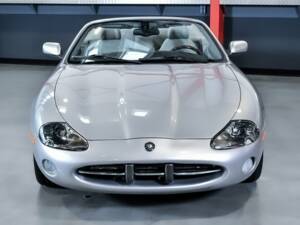 Image 2/7 de Jaguar XK8 4.2 (2003)